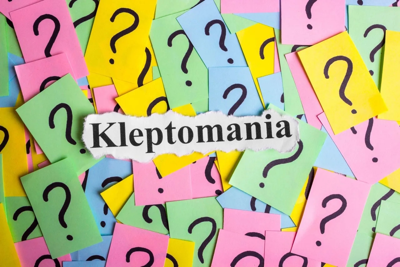Jak rozmawiać z kleptomanem: Skuteczne metody wsparcia i terapii