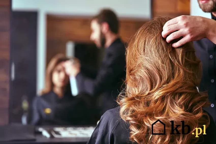 Ile kosztuje obcięcie i farbowanie włosów? Przegląd cen usług fryzjerskich
