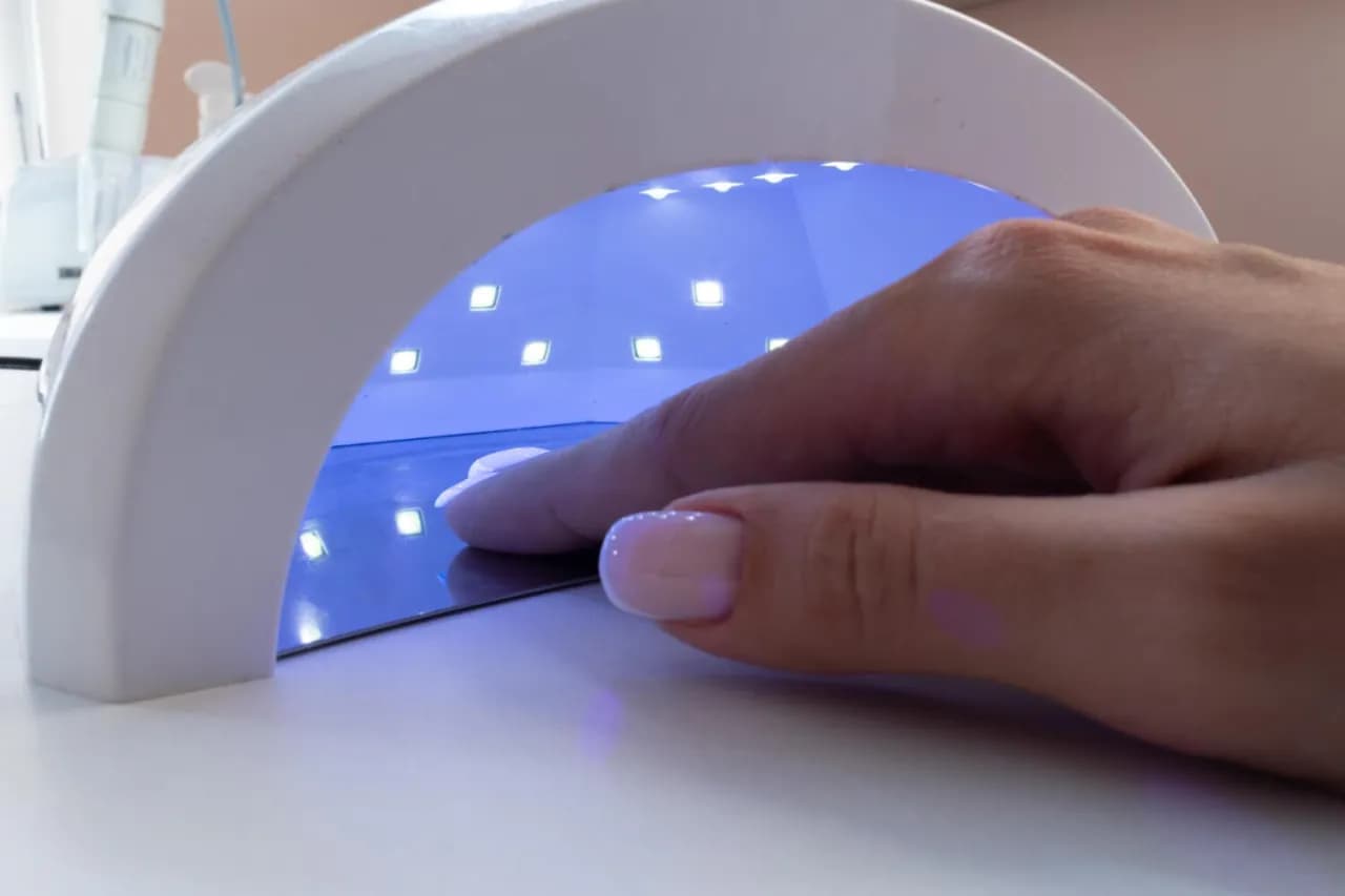 Lampa do paznokci jaka moc? Wybierz optymalną moc dla idealnych paznokci