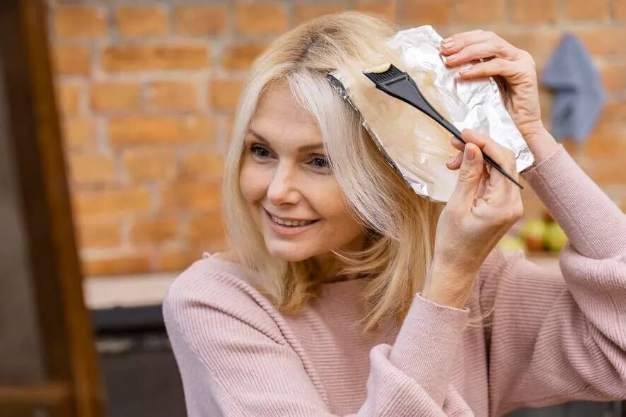 Jak farbować włosy szamponem koloryzującym, aby uzyskać wyjątkowy kolor?